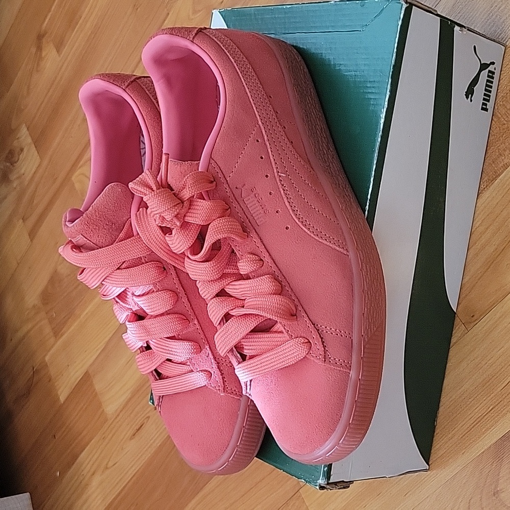 Dark rose Puma's